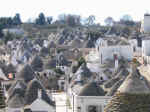 Alberobello.jpg (166111 byte)